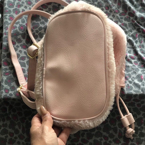 Furry Pink Back-Pack - Picture 3 of 7